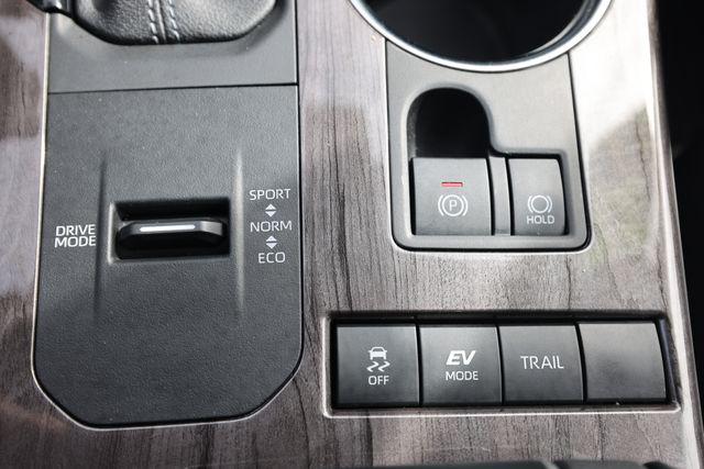 2022 Toyota Highlander Hybrid Platinum