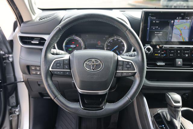 2022 Toyota Highlander Hybrid Platinum