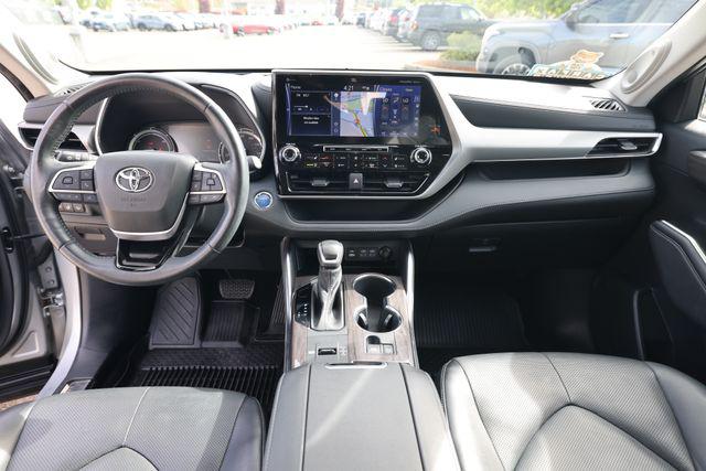 2022 Toyota Highlander Hybrid Platinum