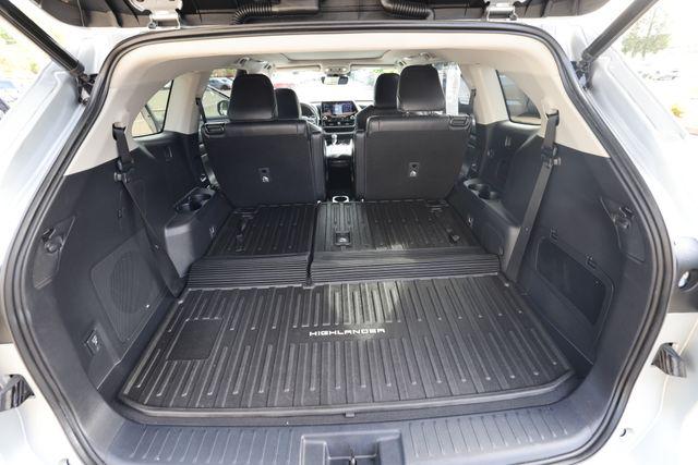 2022 Toyota Highlander Hybrid Platinum