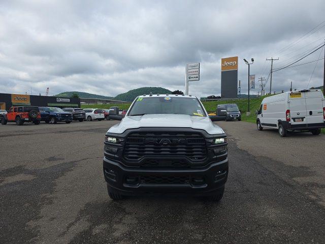 2026 RAM Ram 3500 RAM 3500 TRADESMAN CREW CAB 4X4 64 BOX