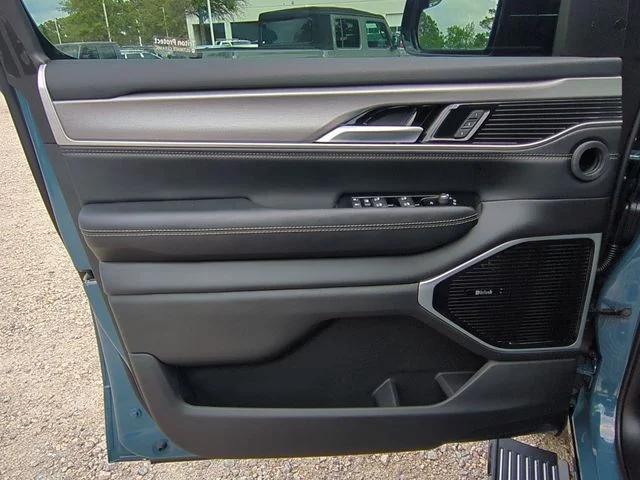New 2026 Steel Blue Exterior Paint Jeep Grand Wagoneer image 12