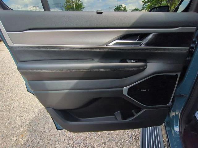 New 2026 Steel Blue Exterior Paint Jeep Grand Wagoneer image 29