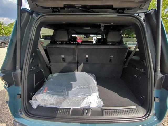 New 2026 Steel Blue Exterior Paint Jeep Grand Wagoneer image 35