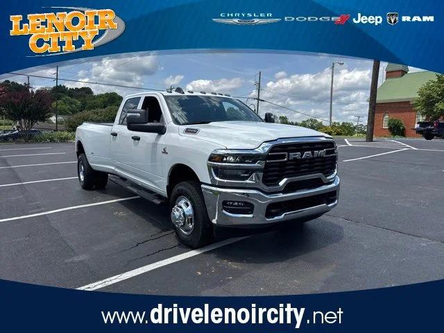 2026 RAM Ram 3500 RAM 3500 TRADESMAN CREW CAB 4X4 8 BOX