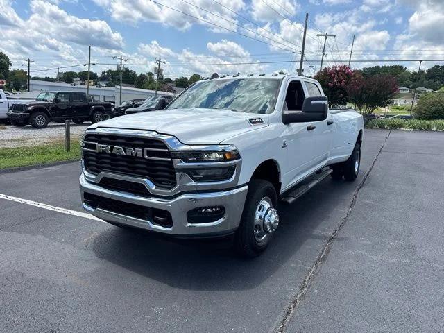 2026 RAM Ram 3500 RAM 3500 TRADESMAN CREW CAB 4X4 8 BOX