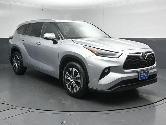 2021 Toyota Highlander XLE for sale in Naperville, IL