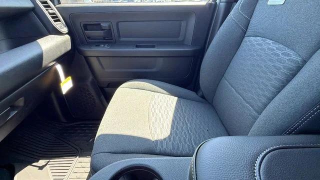 2026 Ram 2500 Black Express Crew Cab 4x4 6'4" Box