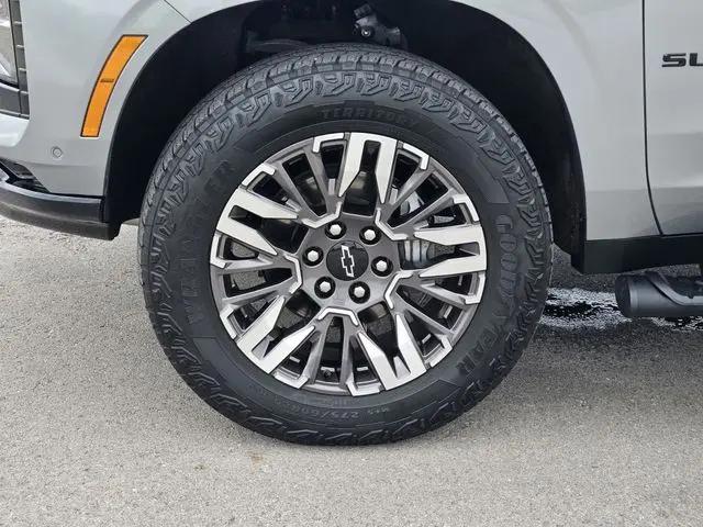 2025 Chevrolet Suburban 4WD Z71
