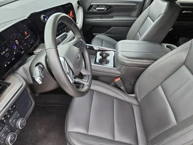 2025 Chevrolet Suburban 4WD Z71