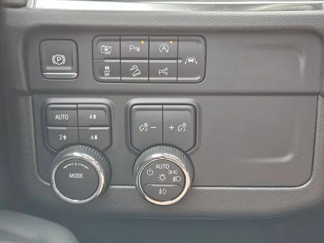 2025 Chevrolet Suburban 4WD Z71