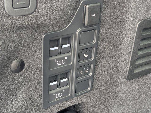 2023 Land Rover Discovery P300 S R-Dynamic