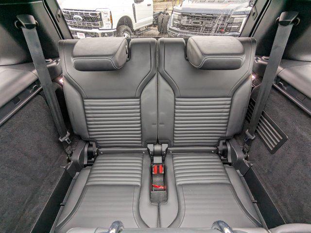 2023 Land Rover Discovery P300 S R-Dynamic