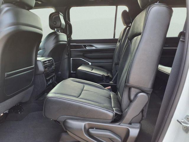 2026 Jeep Grand Wagoneer 4x2