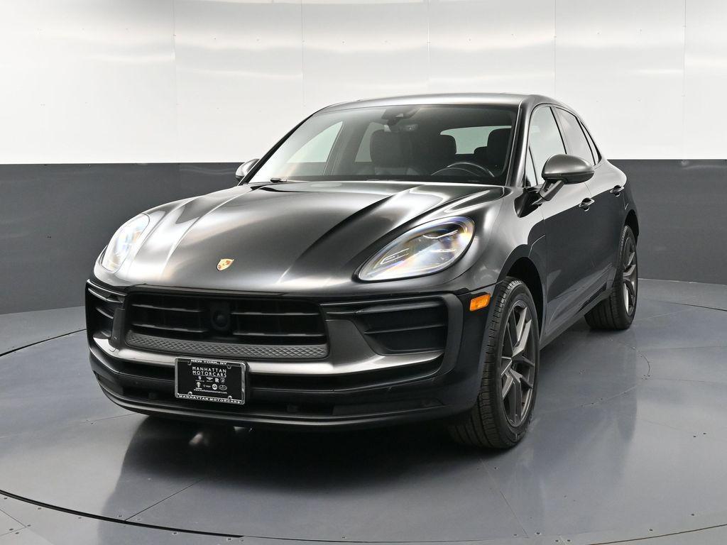 /2023 Porsche Macan