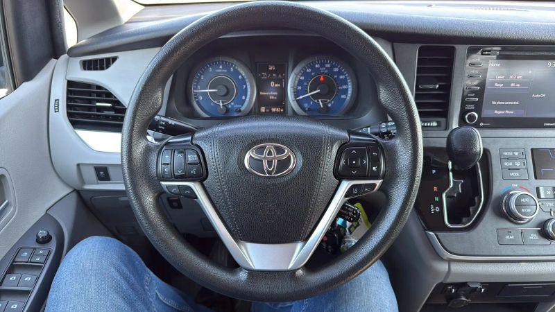 2020 Toyota Sienna LE