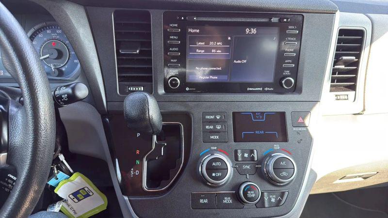 2020 Toyota Sienna LE