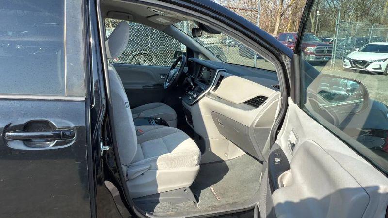 2020 Toyota Sienna LE