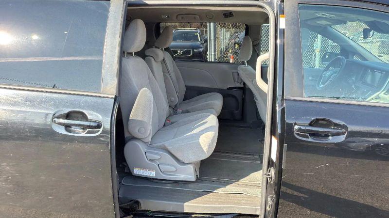 2020 Toyota Sienna LE