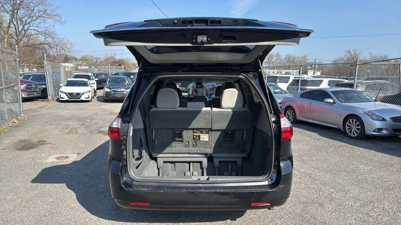 2020 Toyota Sienna LE