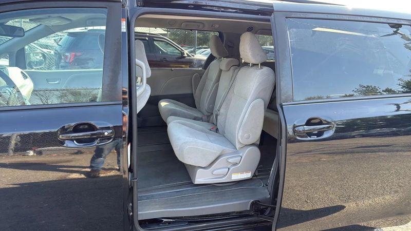 2020 Toyota Sienna LE