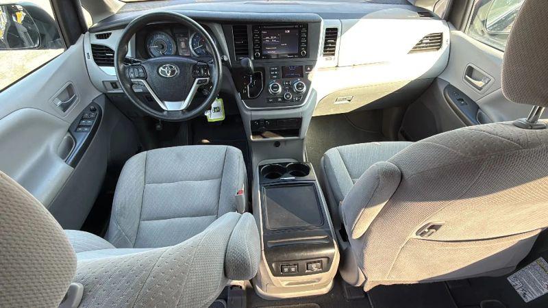 2020 Toyota Sienna LE