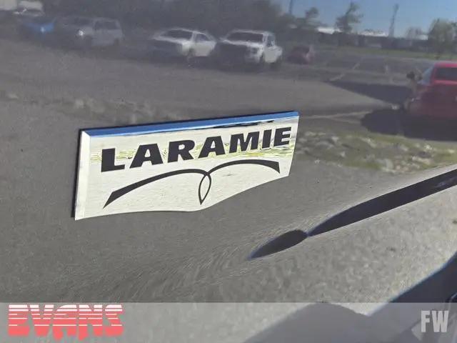 2017 Ram 1500 Laramie Crew Cab 4x4 5'7" Box