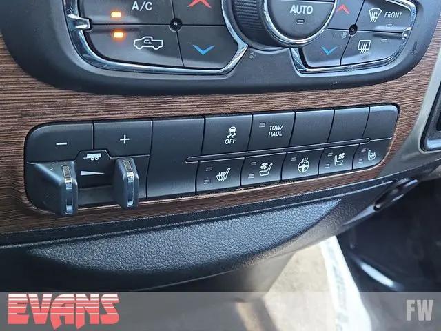 2017 Ram 1500 Laramie Crew Cab 4x4 5'7" Box