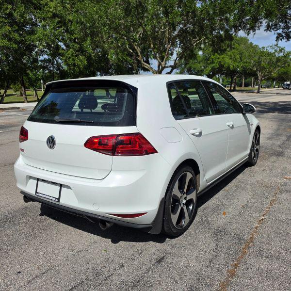 2017 Volkswagen Golf GTI S 4-Door