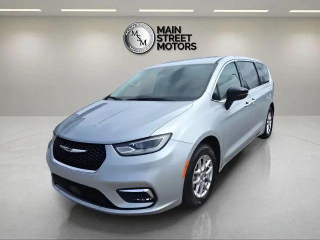 2024 Chrysler Pacifica Touring L for sale in Portage, IN