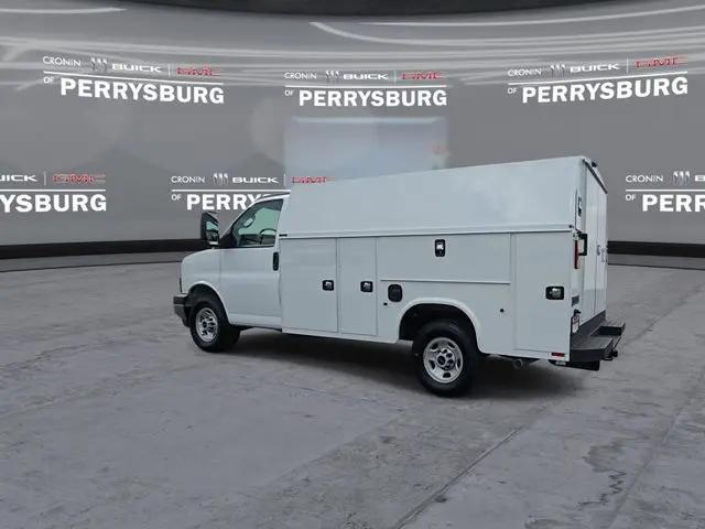 2025 GMC Savana Cutaway Work Van