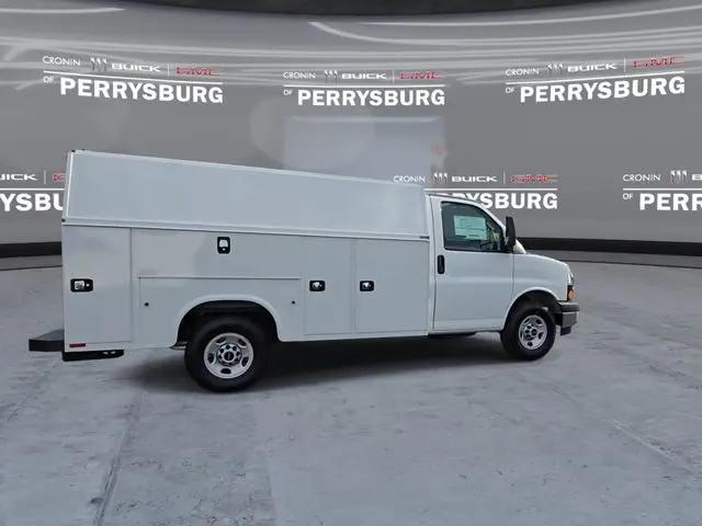 2025 GMC Savana Cutaway Work Van