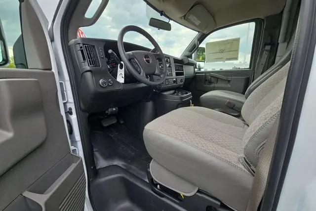 2025 GMC Savana Cutaway Work Van