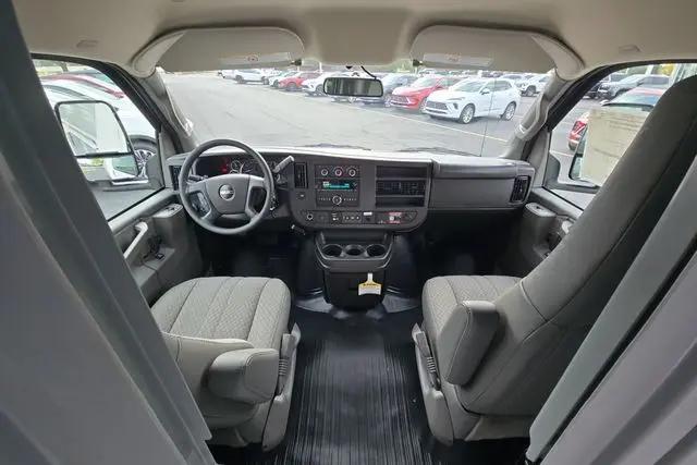 2025 GMC Savana Cutaway Work Van