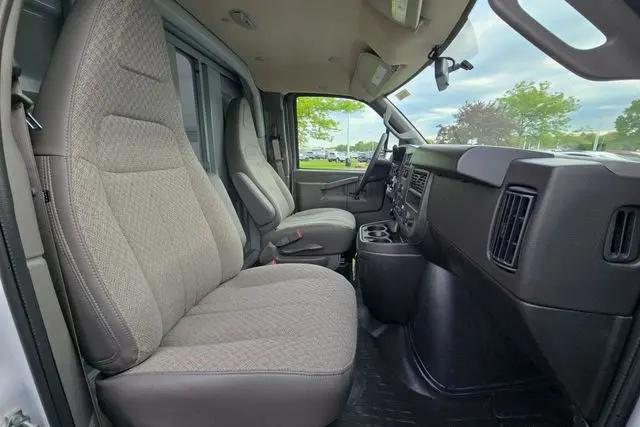 2025 GMC Savana Cutaway Work Van