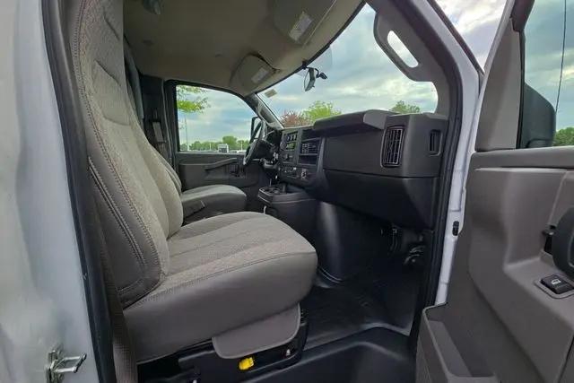 2025 GMC Savana Cutaway Work Van