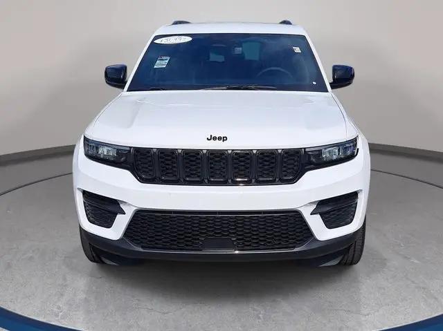 2023 Jeep Grand Cherokee Altitude 4x2