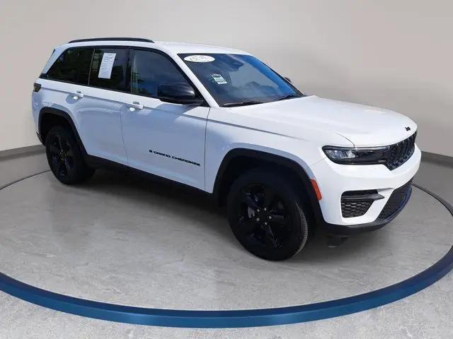 2023 Jeep Grand Cherokee Altitude 4x2