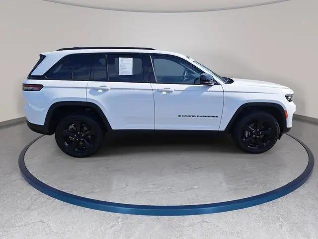 2023 Jeep Grand Cherokee Altitude 4x2