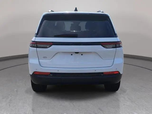 2023 Jeep Grand Cherokee Altitude 4x2