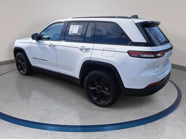 2023 Jeep Grand Cherokee Altitude 4x2