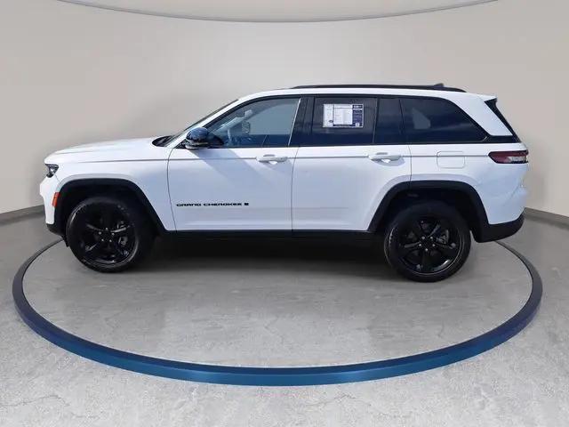 2023 Jeep Grand Cherokee Altitude 4x2