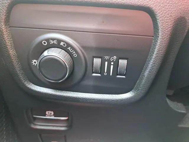 2023 Jeep Grand Cherokee Altitude 4x2