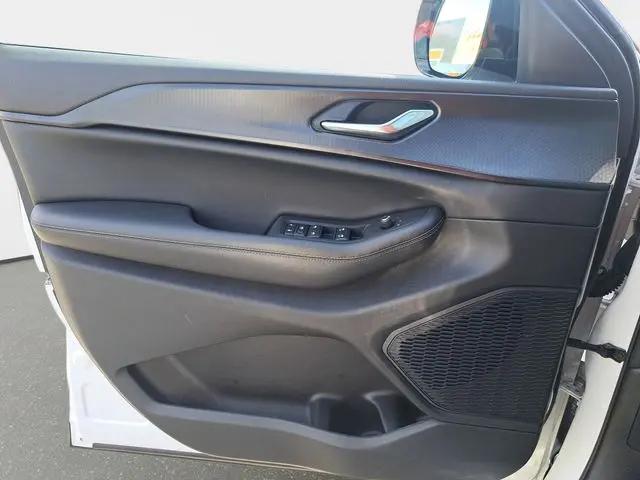 2023 Jeep Grand Cherokee Altitude 4x2