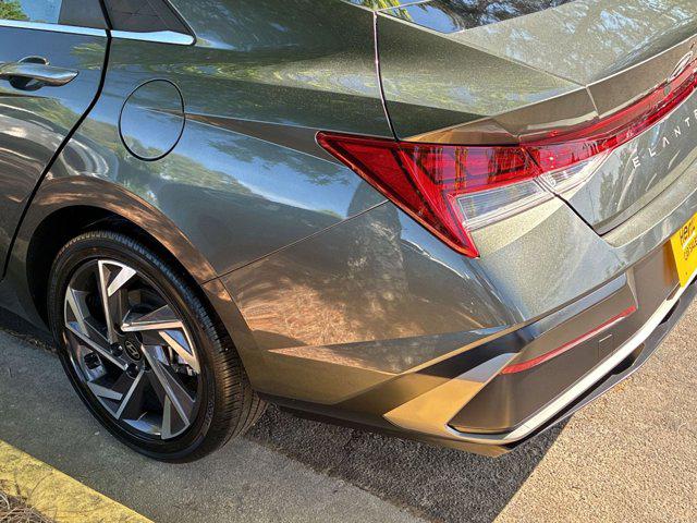 2025 Hyundai Elantra Hybrid Limited