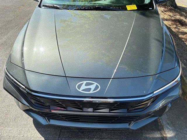 2025 Hyundai Elantra Hybrid Limited