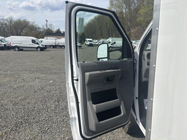 2026 Ford E-350 Cutaway E-350 DRW 158" WB