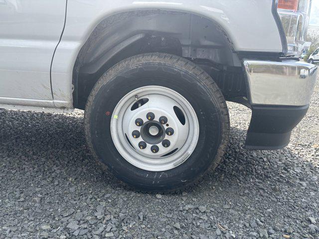 2026 Ford E-350 Cutaway E-350 DRW 158" WB