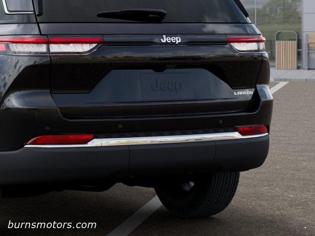 2026 Jeep Grand Cherokee Laredo 4x2