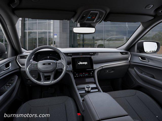 2026 Jeep Grand Cherokee Laredo 4x2